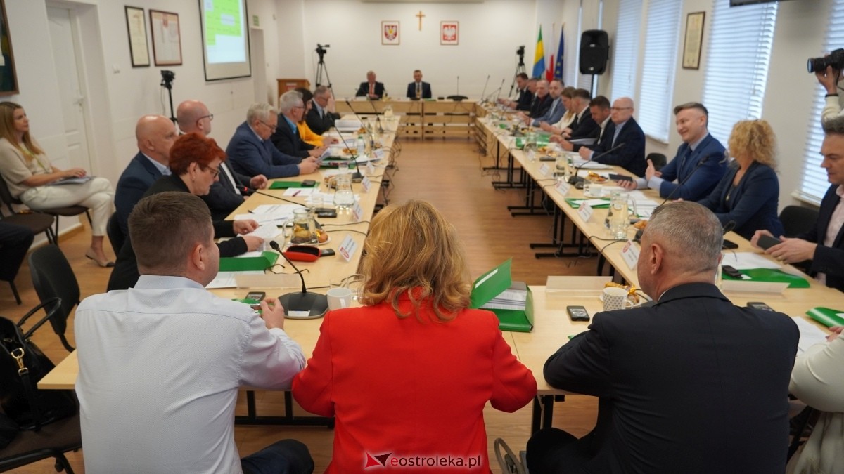 XXIII Zwyczajna sesja Rady Miasta Ostrołęki [24.04.2025] - zdjęcie #1 - eOstroleka.pl