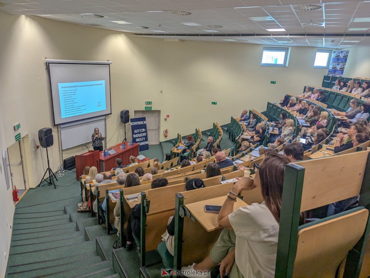 Konferencja Autyzm - budujemy mosty zrozumienia [25.04.2025] - zdjęcie #4 - eOstroleka.pl