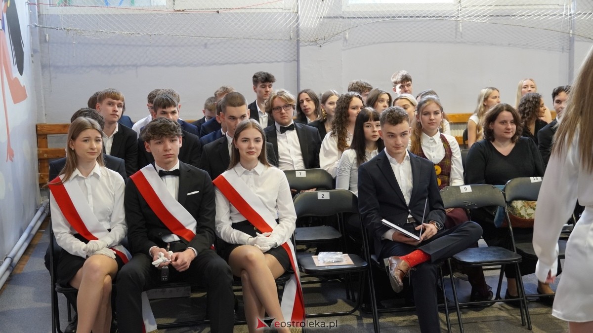 Zakończenie roku szkolnego klas maturalnych w I LO w Ostrołęce [25.04.2025] - zdjęcie #46 - eOstroleka.pl