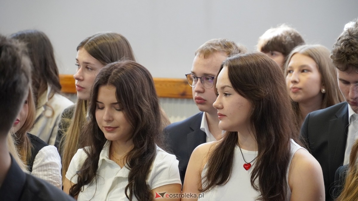 Zakończenie roku szkolnego klas maturalnych w I LO w Ostrołęce [25.04.2025] - zdjęcie #3 - eOstroleka.pl