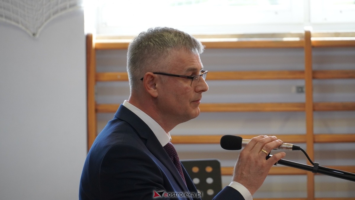 Zakończenie roku szkolnego klas maturalnych w II LO w Ostrołęce [25.04.2025] - zdjęcie #14 - eOstroleka.pl