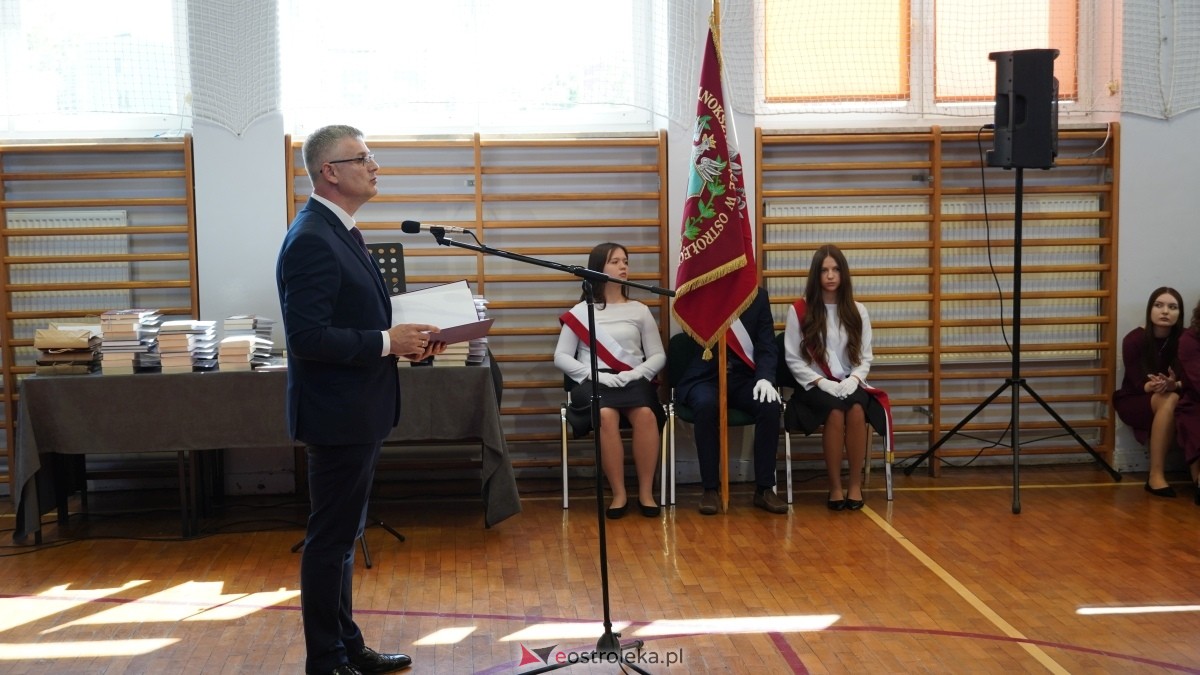 Zakończenie roku szkolnego klas maturalnych w II LO w Ostrołęce [25.04.2025] - zdjęcie #12 - eOstroleka.pl