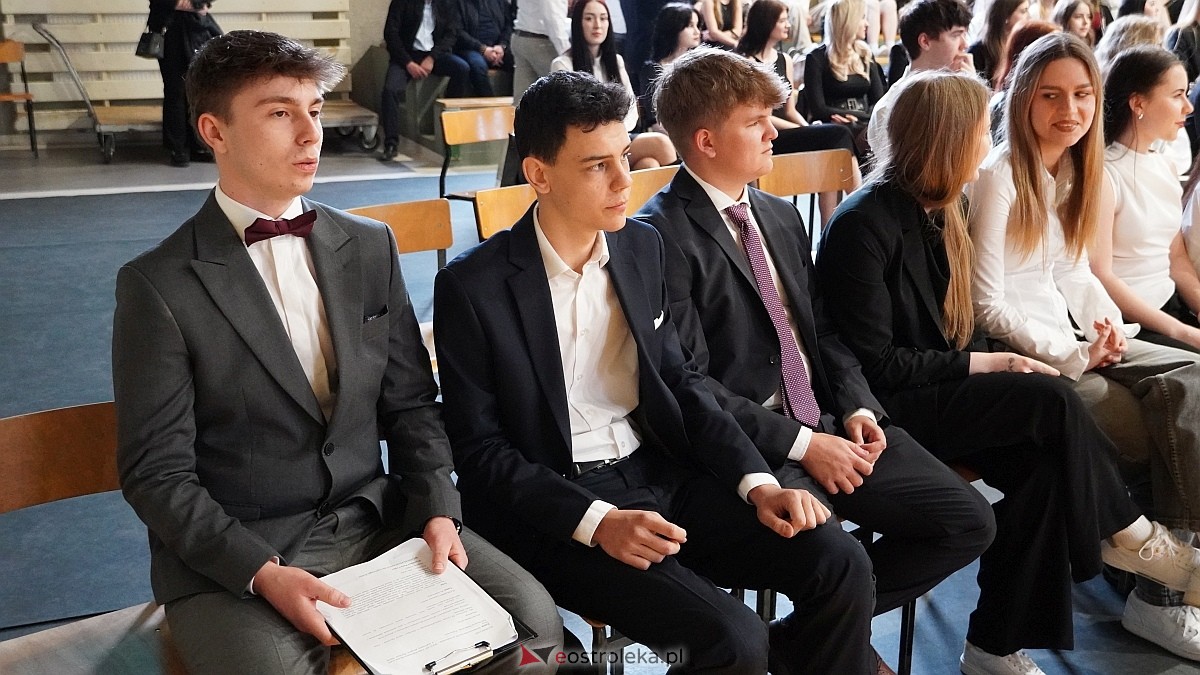 Zakończenie roku szkolnego w III LO w Ostrołęce [25.04.2025] - zdjęcie #94 - eOstroleka.pl