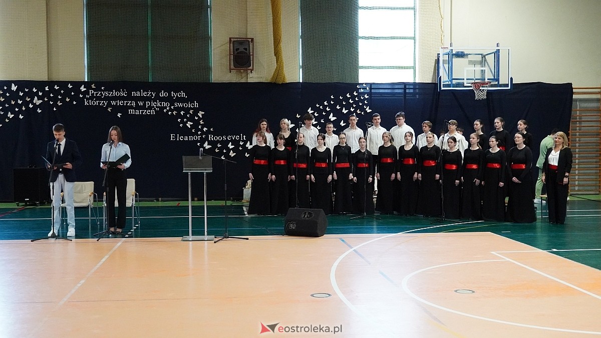 Zakończenie roku szkolnego w III LO w Ostrołęce [25.04.2025] - zdjęcie #86 - eOstroleka.pl