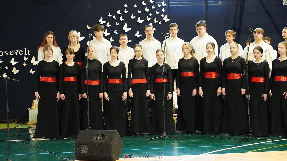 Zakończenie roku szkolnego w III LO w Ostrołęce [25.04.2025] - zdjęcie #85 - eOstroleka.pl