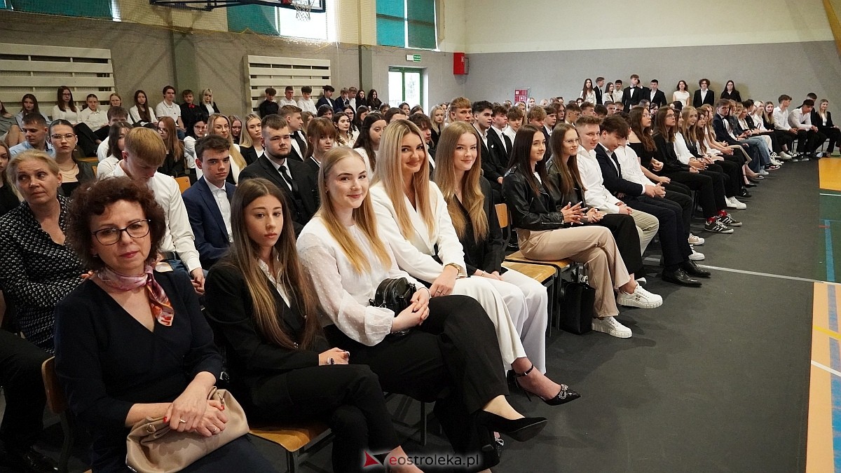 Zakończenie roku szkolnego w III LO w Ostrołęce [25.04.2025] - zdjęcie #79 - eOstroleka.pl
