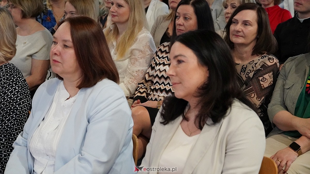 Zakończenie roku szkolnego w III LO w Ostrołęce [25.04.2025] - zdjęcie #67 - eOstroleka.pl