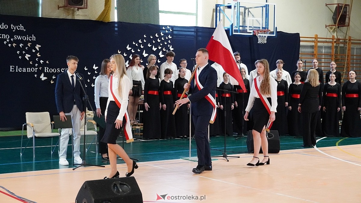 Zakończenie roku szkolnego w III LO w Ostrołęce [25.04.2025] - zdjęcie #65 - eOstroleka.pl