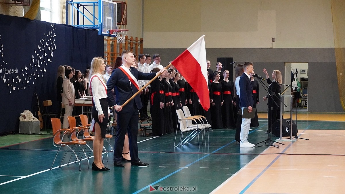 Zakończenie roku szkolnego w III LO w Ostrołęce [25.04.2025] - zdjęcie #63 - eOstroleka.pl