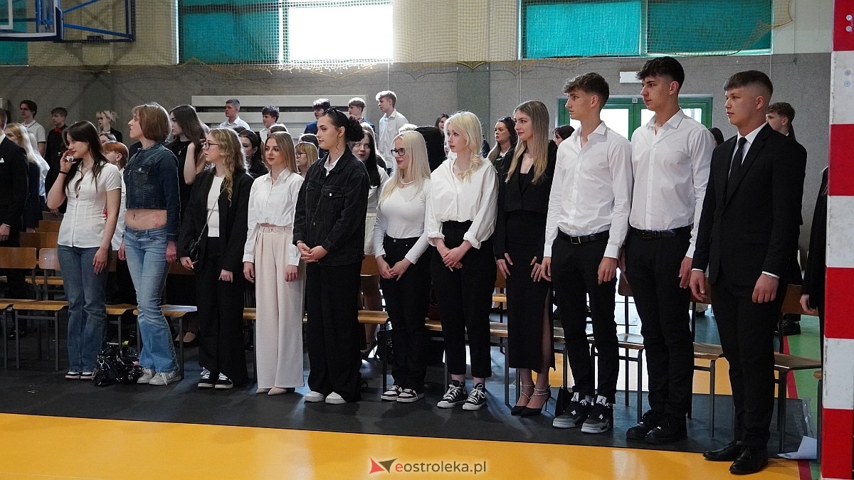 Zakończenie roku szkolnego w III LO w Ostrołęce [25.04.2025] - zdjęcie #59 - eOstroleka.pl
