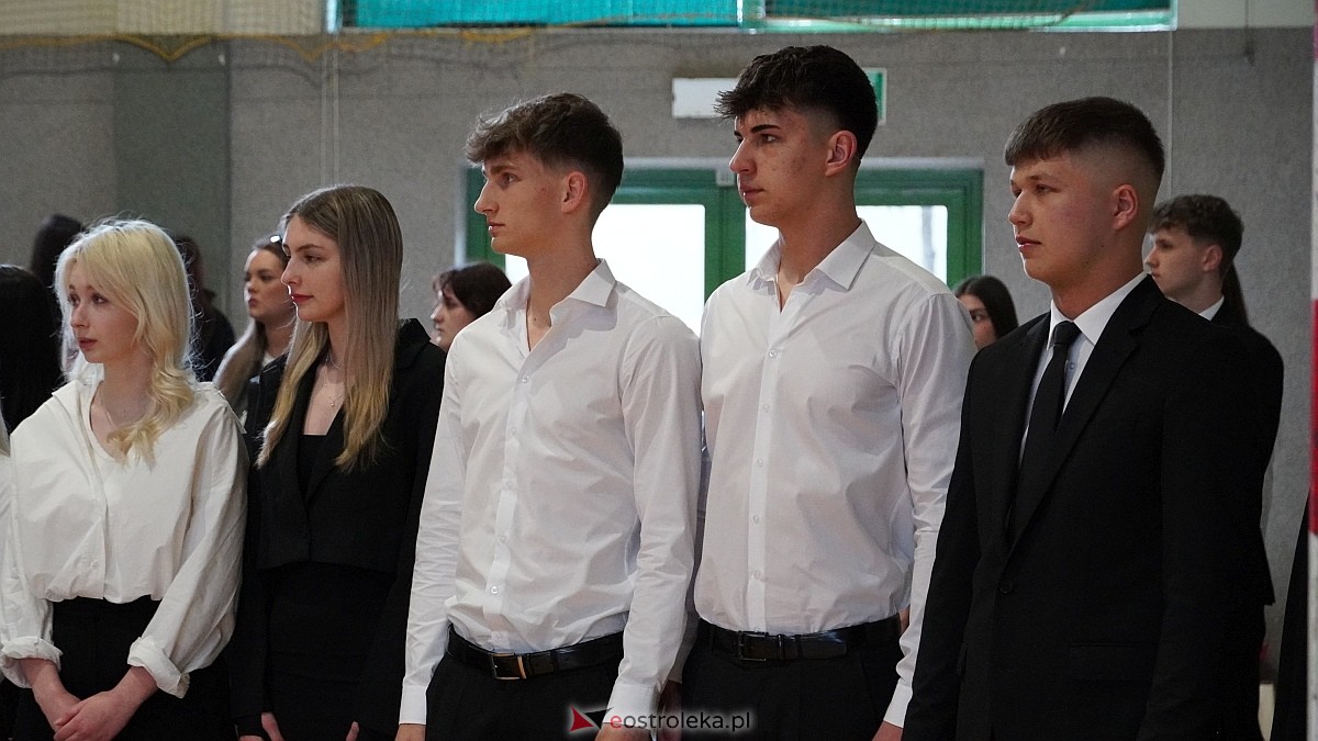 Zakończenie roku szkolnego w III LO w Ostrołęce [25.04.2025] - zdjęcie #57 - eOstroleka.pl