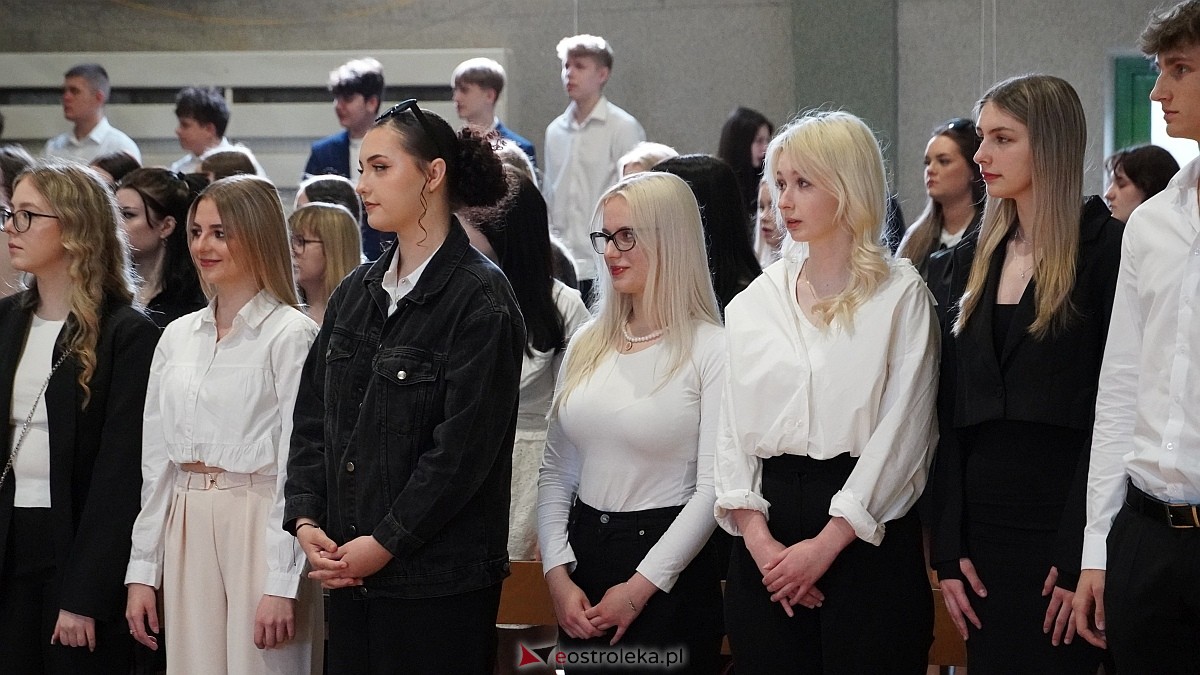Zakończenie roku szkolnego w III LO w Ostrołęce [25.04.2025] - zdjęcie #55 - eOstroleka.pl