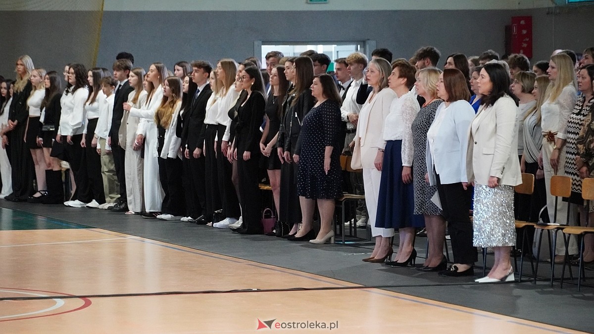 Zakończenie roku szkolnego w III LO w Ostrołęce [25.04.2025] - zdjęcie #78 - eOstroleka.pl
