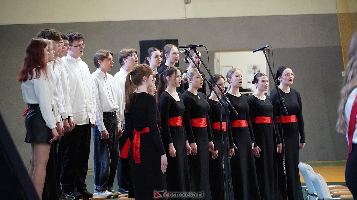 Zakończenie roku szkolnego w III LO w Ostrołęce [25.04.2025] - zdjęcie #72 - eOstroleka.pl