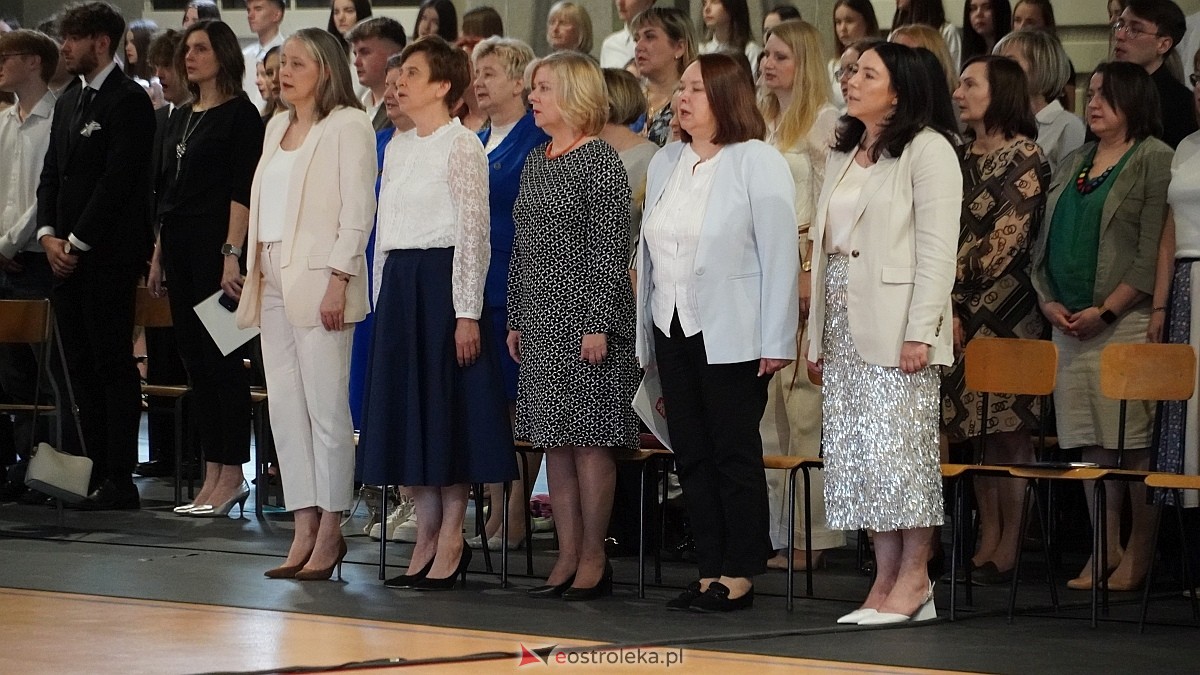 Zakończenie roku szkolnego w III LO w Ostrołęce [25.04.2025] - zdjęcie #68 - eOstroleka.pl