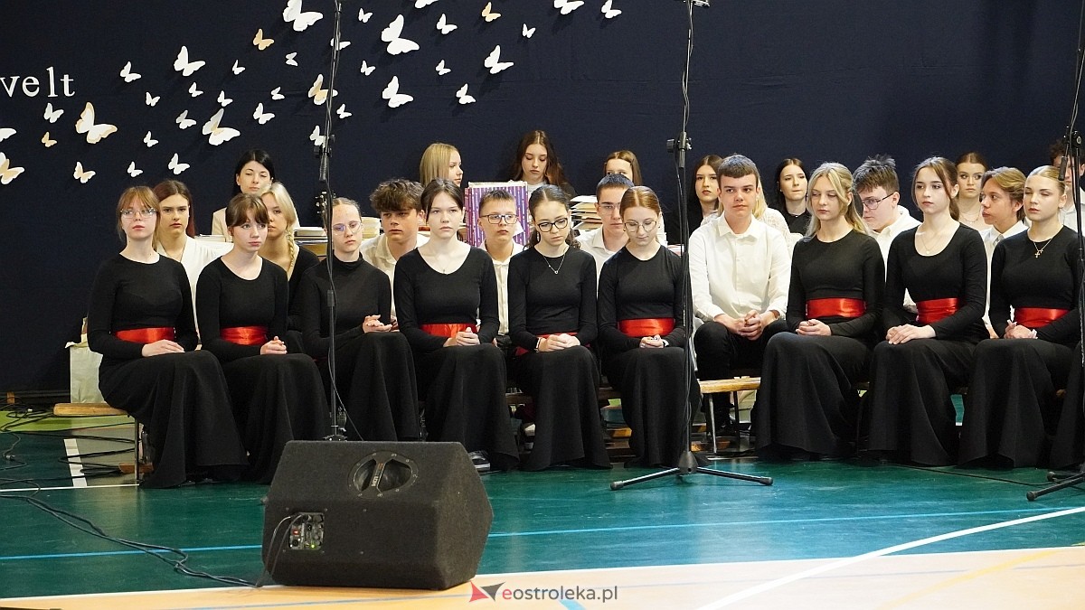 Zakończenie roku szkolnego w III LO w Ostrołęce [25.04.2025] - zdjęcie #58 - eOstroleka.pl