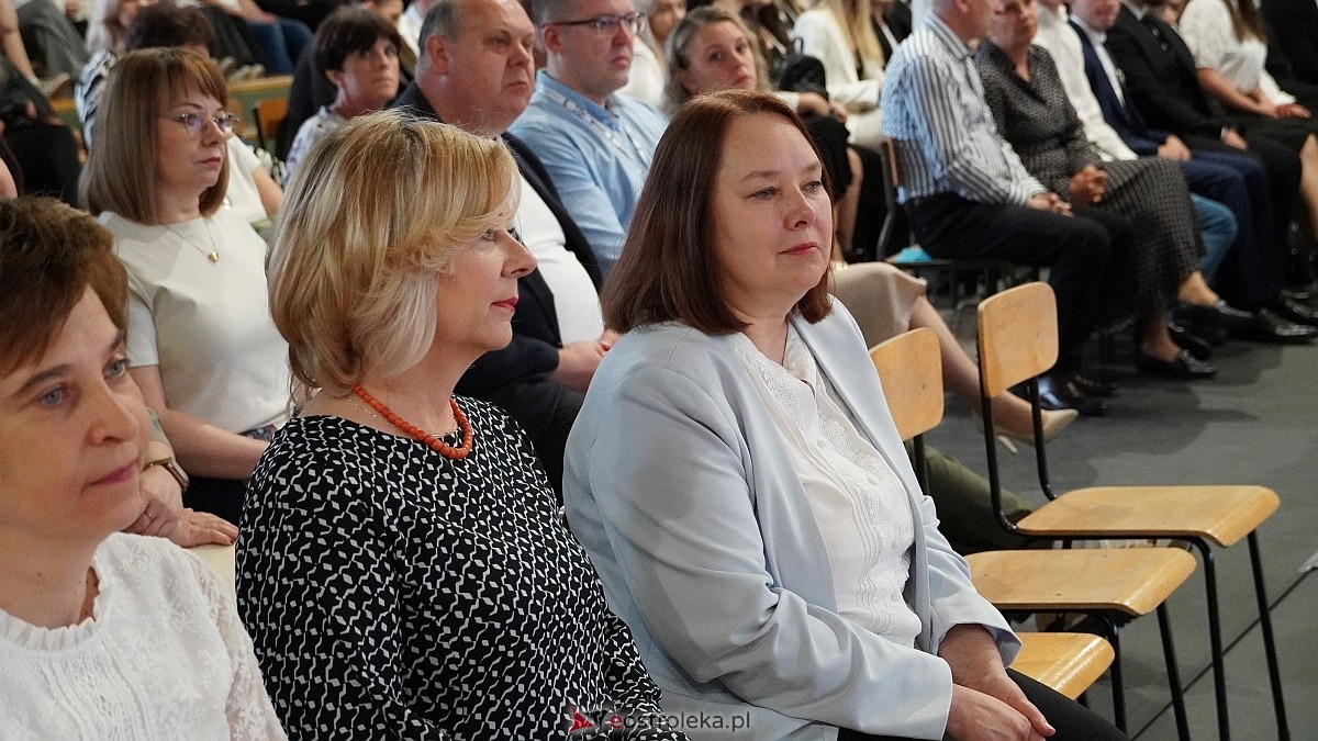 Zakończenie roku szkolnego w III LO w Ostrołęce [25.04.2025] - zdjęcie #56 - eOstroleka.pl