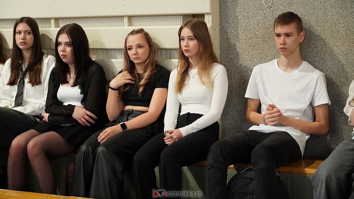 Zakończenie roku szkolnego w III LO w Ostrołęce [25.04.2025] - zdjęcie #43 - eOstroleka.pl