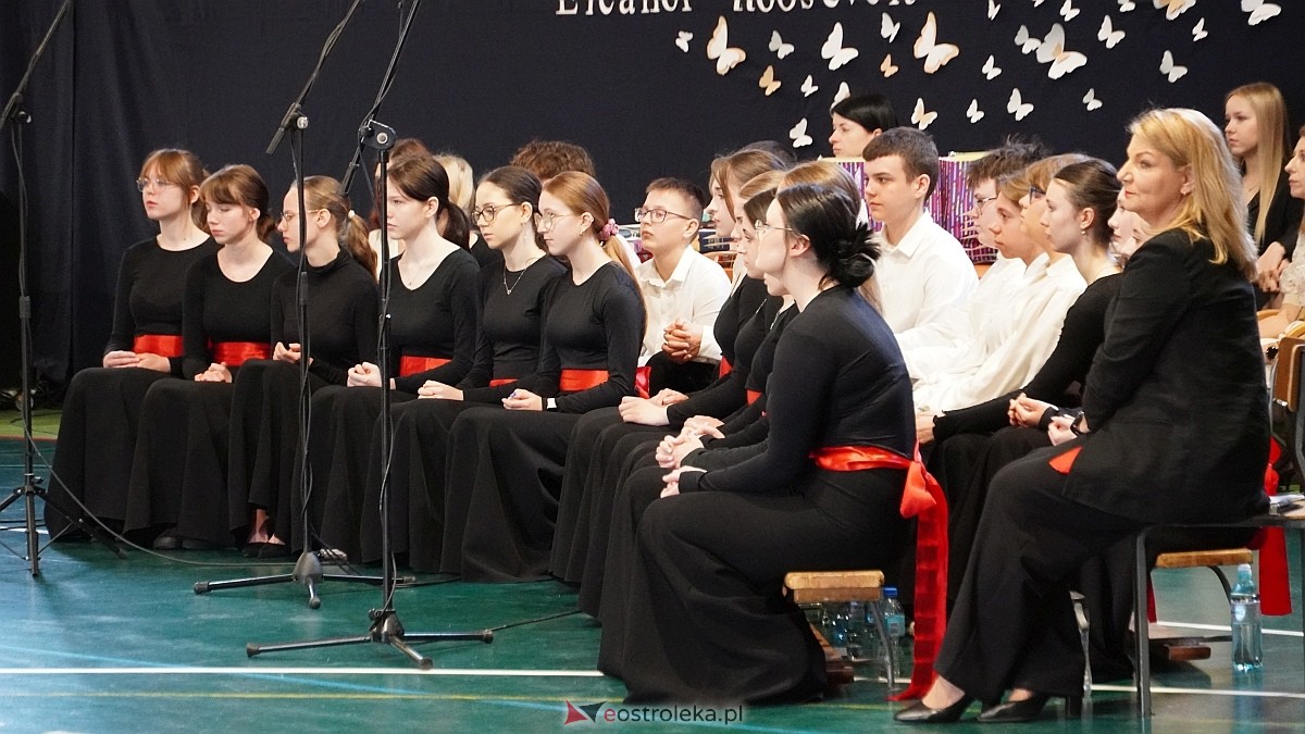 Zakończenie roku szkolnego w III LO w Ostrołęce [25.04.2025] - zdjęcie #37 - eOstroleka.pl