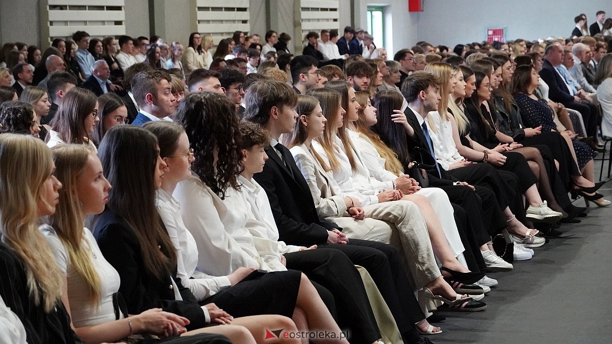 Zakończenie roku szkolnego w III LO w Ostrołęce [25.04.2025] - zdjęcie #35 - eOstroleka.pl