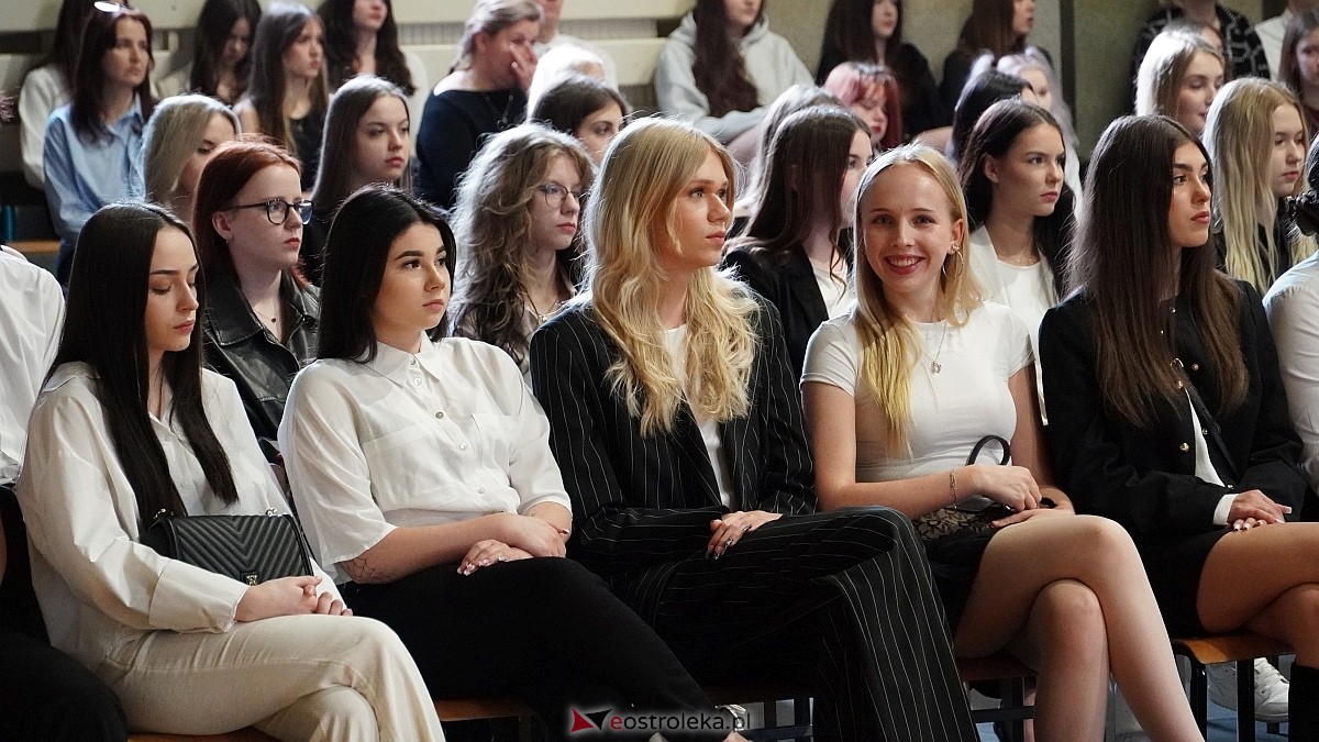 Zakończenie roku szkolnego w III LO w Ostrołęce [25.04.2025] - zdjęcie #14 - eOstroleka.pl