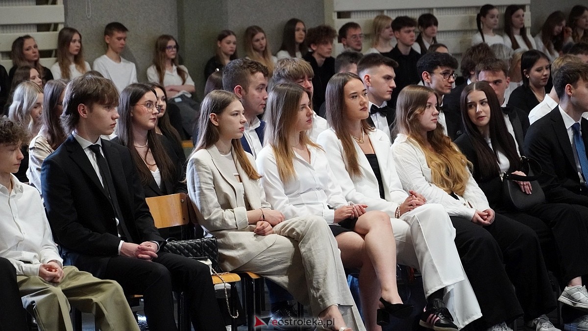 Zakończenie roku szkolnego w III LO w Ostrołęce [25.04.2025] - zdjęcie #48 - eOstroleka.pl