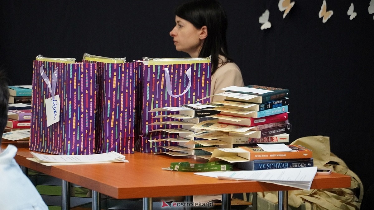 Zakończenie roku szkolnego w III LO w Ostrołęce [25.04.2025] - zdjęcie #23 - eOstroleka.pl