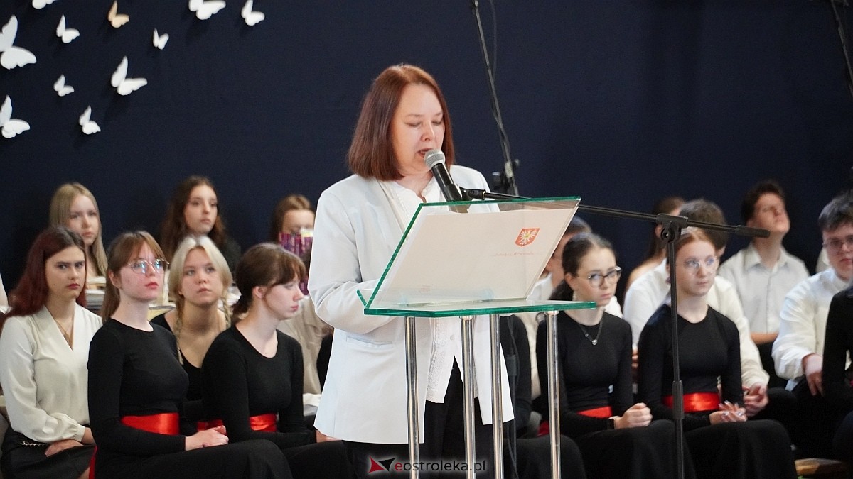 Zakończenie roku szkolnego w III LO w Ostrołęce [25.04.2025] - zdjęcie #17 - eOstroleka.pl