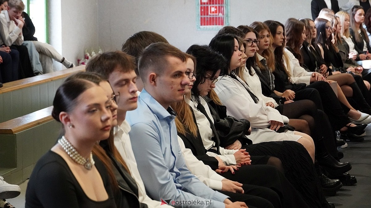 Zakończenie roku szkolnego w III LO w Ostrołęce [25.04.2025] - zdjęcie #9 - eOstroleka.pl