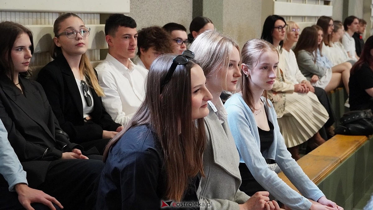 Zakończenie roku szkolnego w III LO w Ostrołęce [25.04.2025] - zdjęcie #5 - eOstroleka.pl