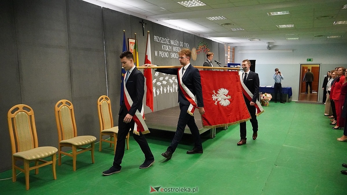 Zakończenie roku szkolnego klas maturalnych w ZSZ nr 1 w Ostrołęce [25.04.2025] - zdjęcie #79 - eOstroleka.pl