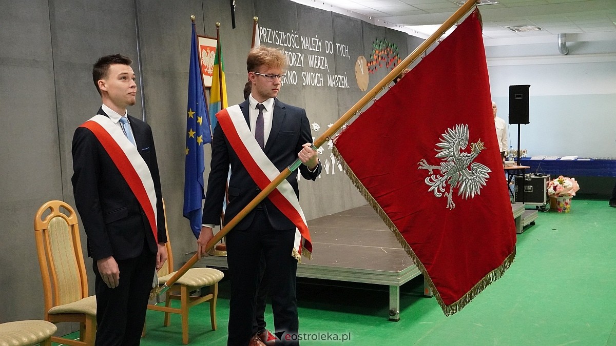 Zakończenie roku szkolnego klas maturalnych w ZSZ nr 1 w Ostrołęce [25.04.2025] - zdjęcie #78 - eOstroleka.pl
