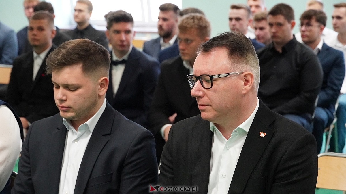 Zakończenie roku szkolnego klas maturalnych w ZSZ nr 1 w Ostrołęce [25.04.2025] - zdjęcie #74 - eOstroleka.pl