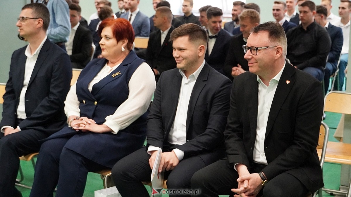 Zakończenie roku szkolnego klas maturalnych w ZSZ nr 1 w Ostrołęce [25.04.2025] - zdjęcie #71 - eOstroleka.pl