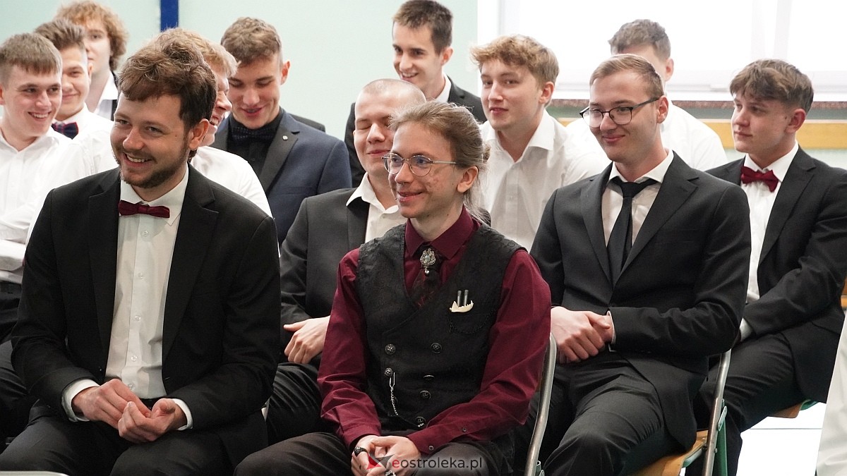 Zakończenie roku szkolnego klas maturalnych w ZSZ nr 1 w Ostrołęce [25.04.2025] - zdjęcie #67 - eOstroleka.pl
