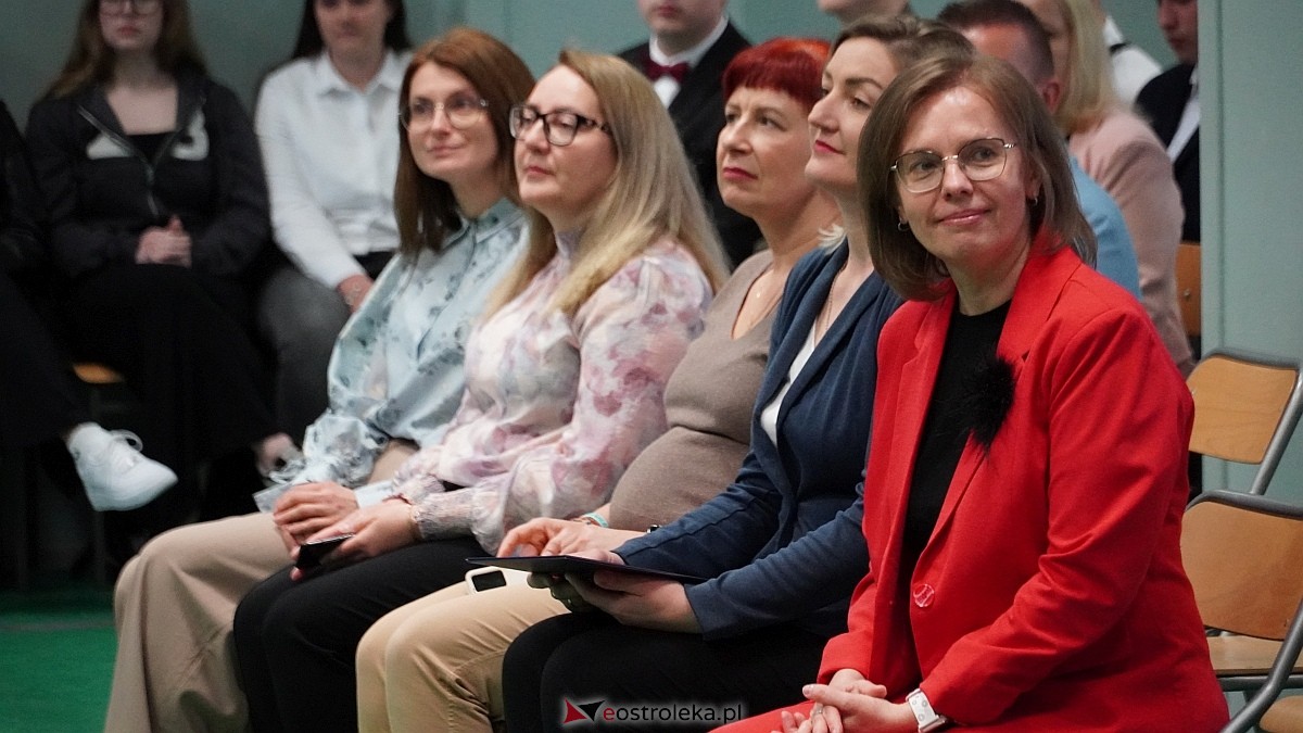 Zakończenie roku szkolnego klas maturalnych w ZSZ nr 1 w Ostrołęce [25.04.2025] - zdjęcie #65 - eOstroleka.pl