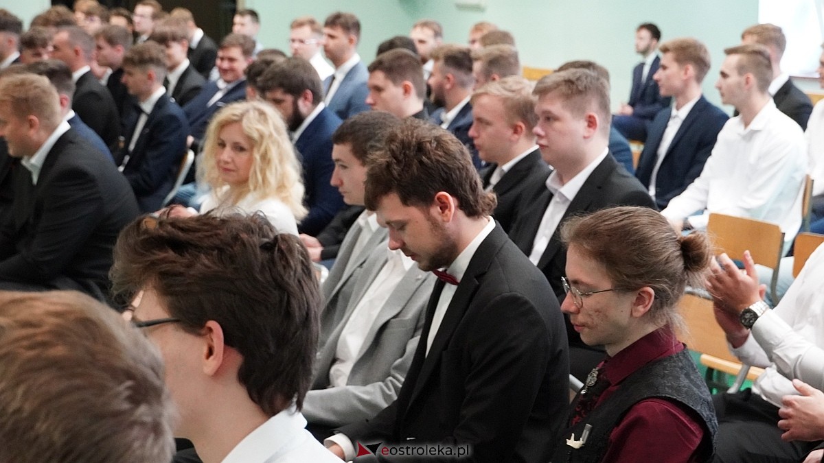 Zakończenie roku szkolnego klas maturalnych w ZSZ nr 1 w Ostrołęce [25.04.2025] - zdjęcie #57 - eOstroleka.pl