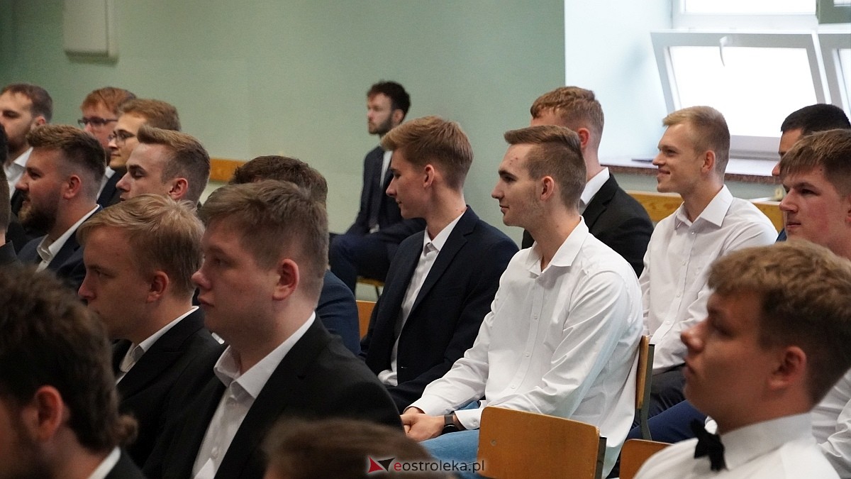 Zakończenie roku szkolnego klas maturalnych w ZSZ nr 1 w Ostrołęce [25.04.2025] - zdjęcie #54 - eOstroleka.pl