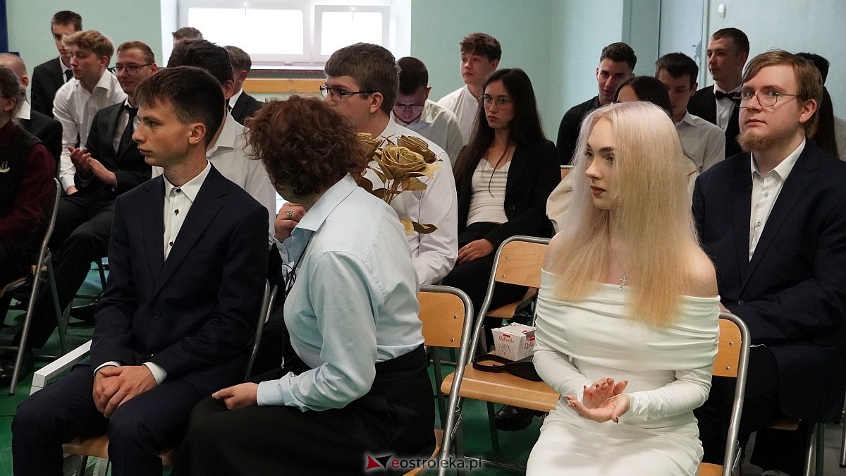 Zakończenie roku szkolnego klas maturalnych w ZSZ nr 1 w Ostrołęce [25.04.2025] - zdjęcie #46 - eOstroleka.pl