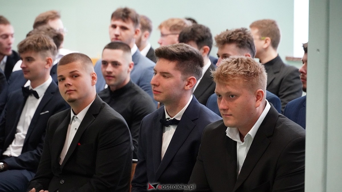 Zakończenie roku szkolnego klas maturalnych w ZSZ nr 1 w Ostrołęce [25.04.2025] - zdjęcie #44 - eOstroleka.pl