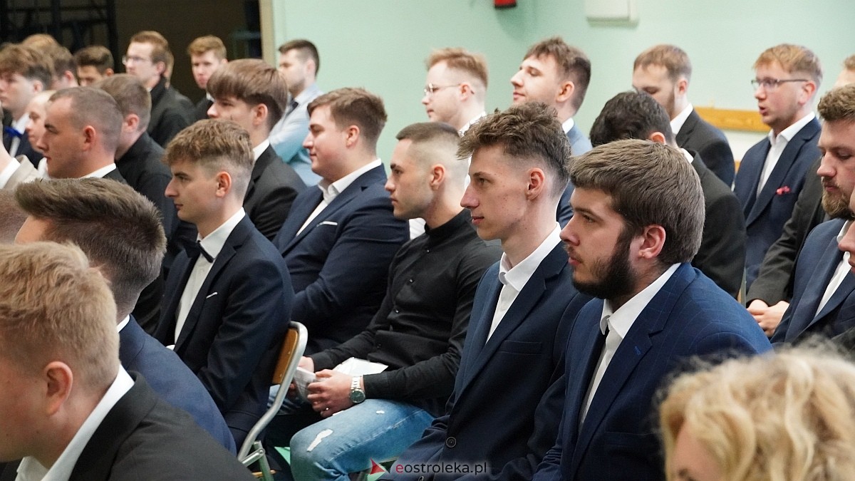 Zakończenie roku szkolnego klas maturalnych w ZSZ nr 1 w Ostrołęce [25.04.2025] - zdjęcie #38 - eOstroleka.pl