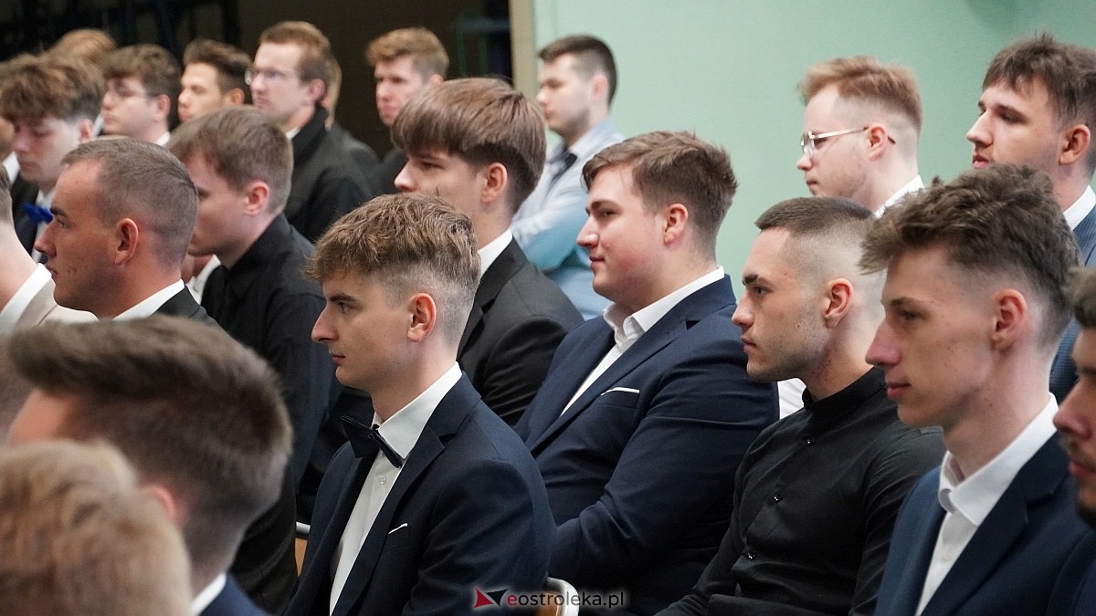 Zakończenie roku szkolnego klas maturalnych w ZSZ nr 1 w Ostrołęce [25.04.2025] - zdjęcie #36 - eOstroleka.pl