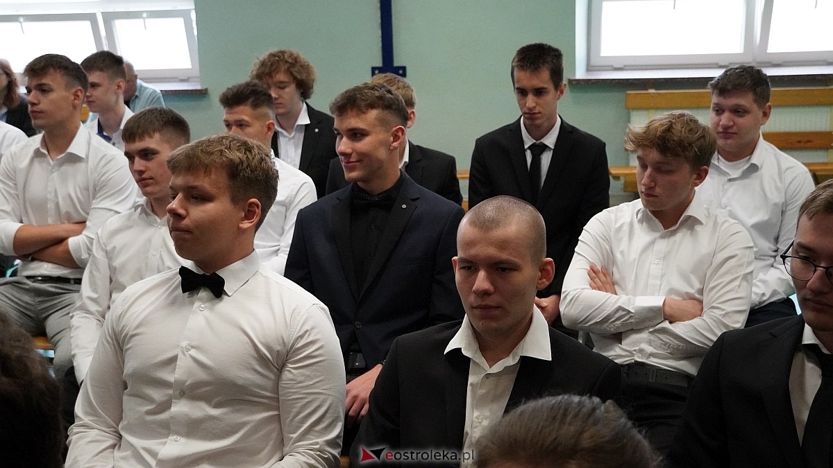 Zakończenie roku szkolnego klas maturalnych w ZSZ nr 1 w Ostrołęce [25.04.2025] - zdjęcie #33 - eOstroleka.pl
