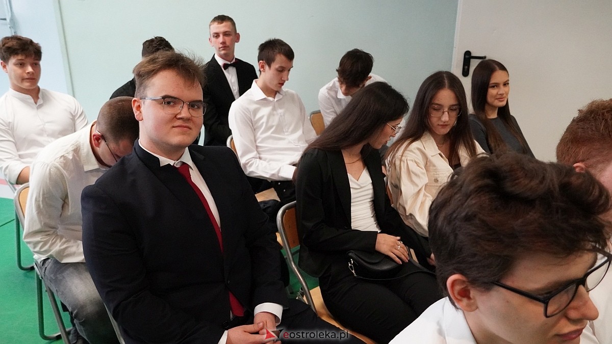 Zakończenie roku szkolnego klas maturalnych w ZSZ nr 1 w Ostrołęce [25.04.2025] - zdjęcie #32 - eOstroleka.pl