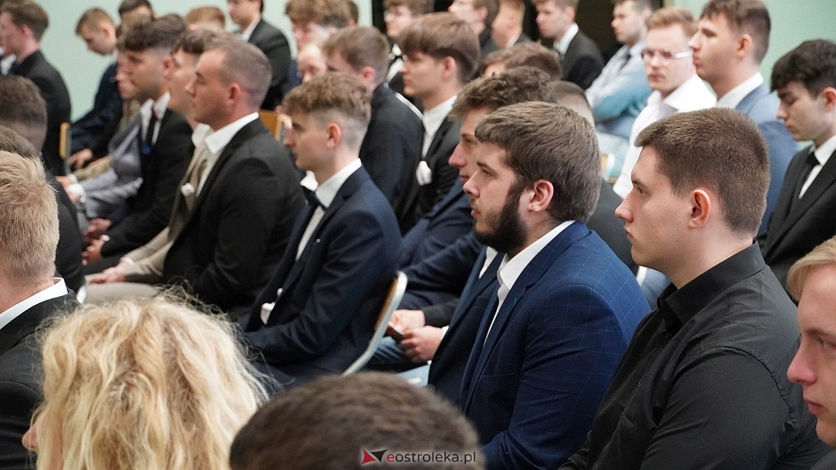 Zakończenie roku szkolnego klas maturalnych w ZSZ nr 1 w Ostrołęce [25.04.2025] - zdjęcie #31 - eOstroleka.pl