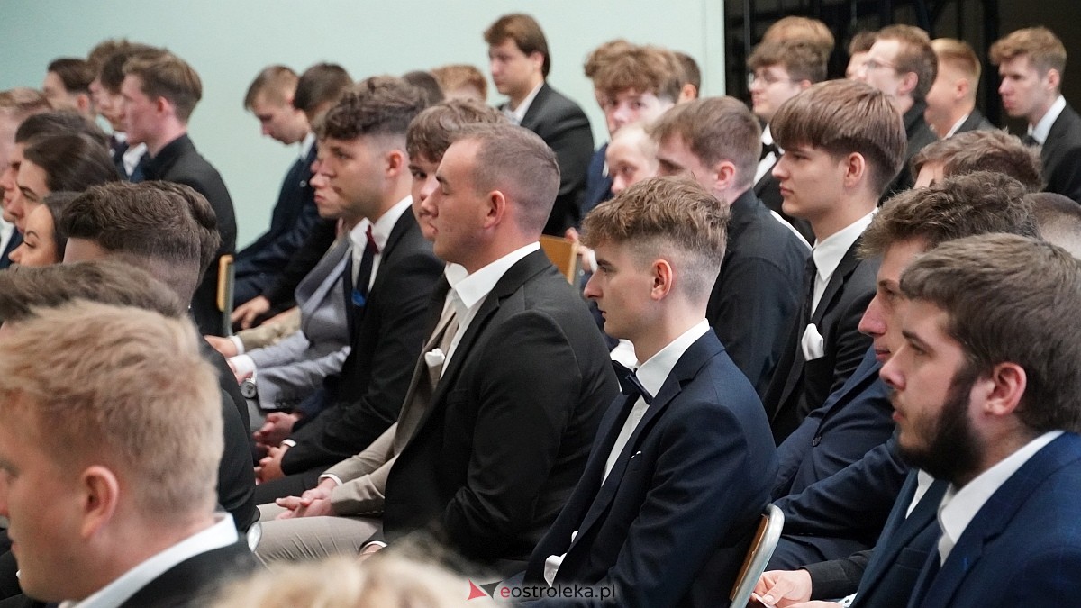 Zakończenie roku szkolnego klas maturalnych w ZSZ nr 1 w Ostrołęce [25.04.2025] - zdjęcie #30 - eOstroleka.pl