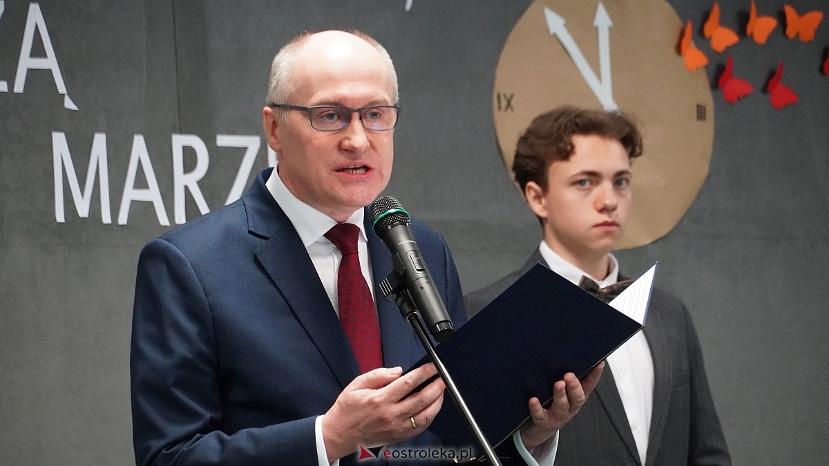 Zakończenie roku szkolnego klas maturalnych w ZSZ nr 1 w Ostrołęce [25.04.2025] - zdjęcie #29 - eOstroleka.pl