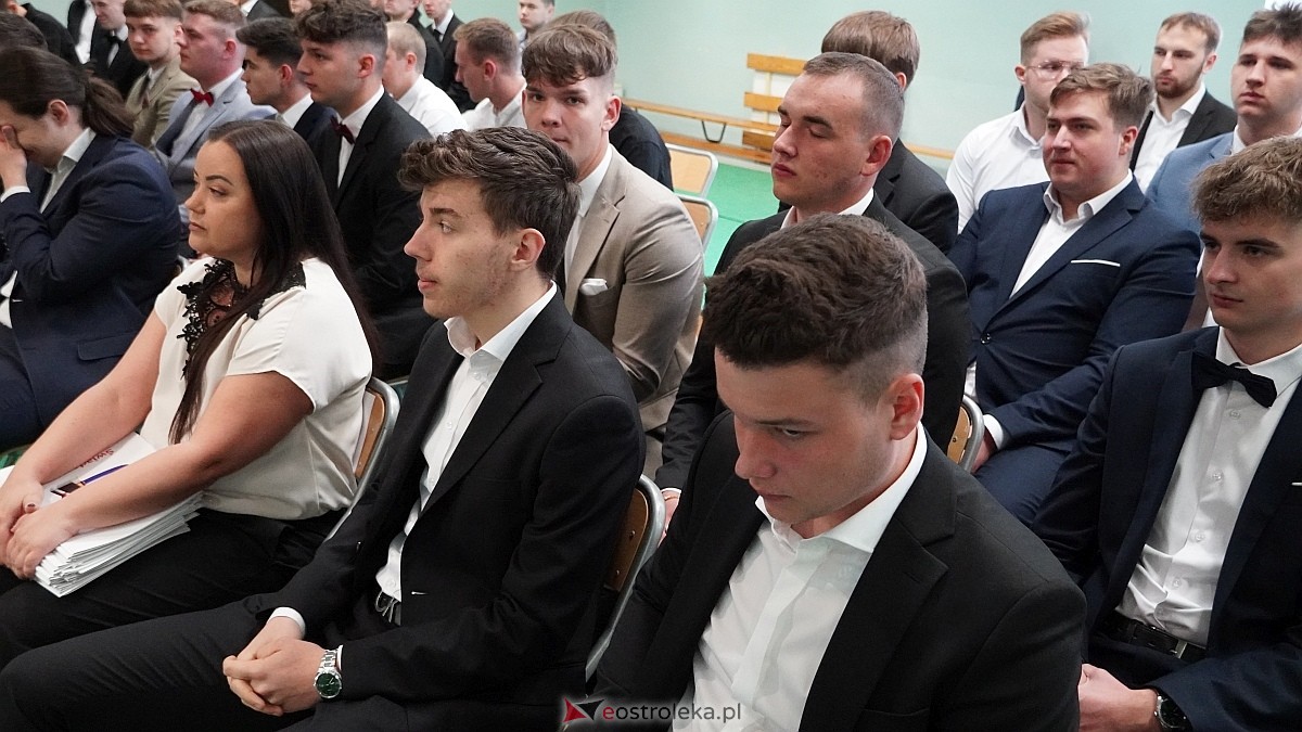 Zakończenie roku szkolnego klas maturalnych w ZSZ nr 1 w Ostrołęce [25.04.2025] - zdjęcie #28 - eOstroleka.pl