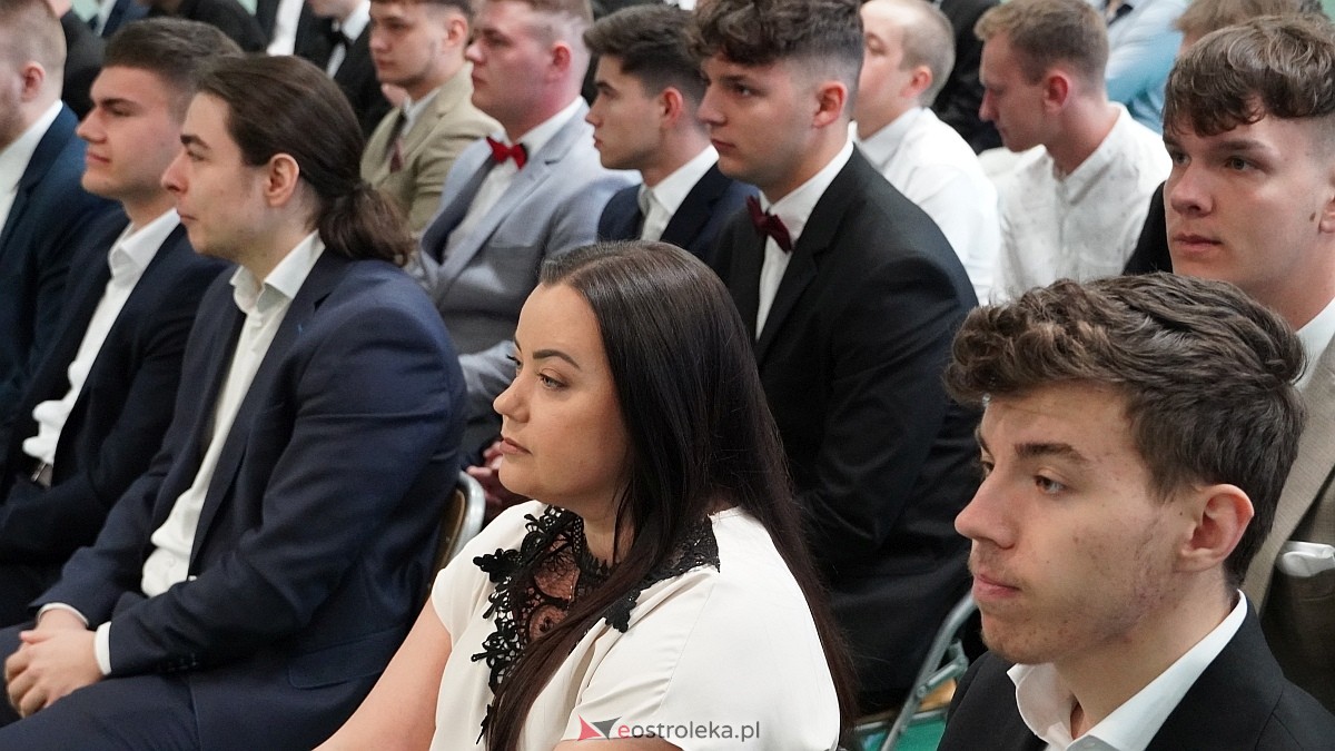 Zakończenie roku szkolnego klas maturalnych w ZSZ nr 1 w Ostrołęce [25.04.2025] - zdjęcie #27 - eOstroleka.pl