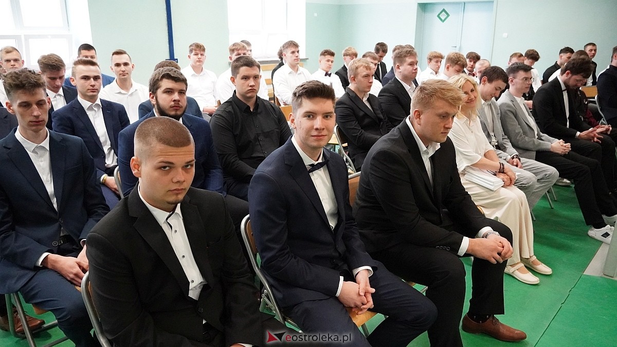 Zakończenie roku szkolnego klas maturalnych w ZSZ nr 1 w Ostrołęce [25.04.2025] - zdjęcie #26 - eOstroleka.pl